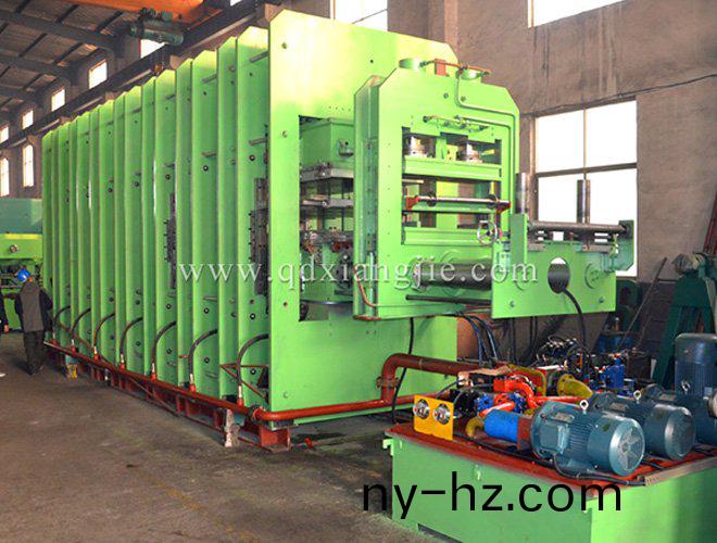 織物(wu)輸(shu)送帶(dai)生産線(xian)