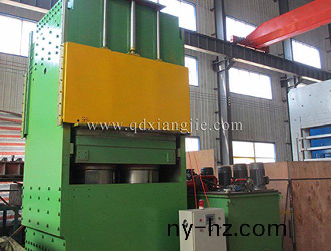 XLB-1900X1900-3000T側(cè)闆式(shi)硫(liu)化(hua)機(ji)