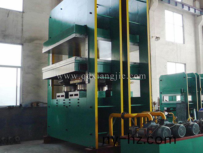 框式(shi)平(ping)闆硫化(hua)機