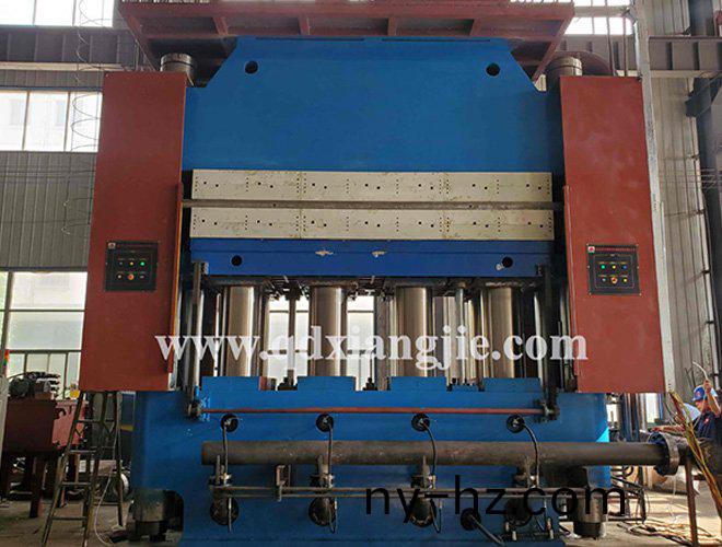 XLB-4000x1600-2000T換熱(re)器密(mi)封(feng)圈(quan)平闆硫(liu)化(hua)機(jī)(ji)