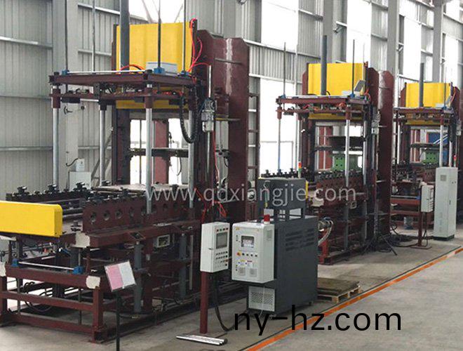 XLB-1250*1250/750T實心胎(tai)硫(liu)化機(ji)